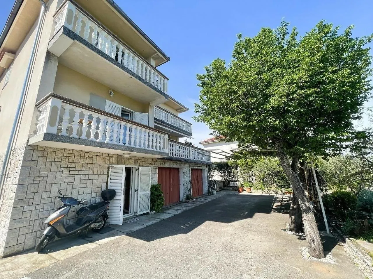 Charmante Ferienwohnung In Jadranovo Mit Grill, Garten Und Terrasse