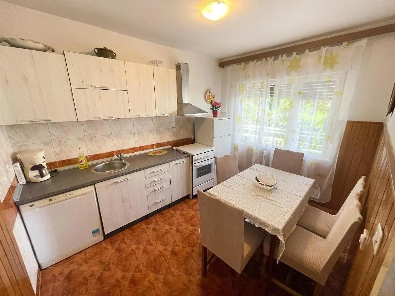 Charmante Ferienwohnung In Jadranovo Mit Grill, Garten Und Terrasse 0*,