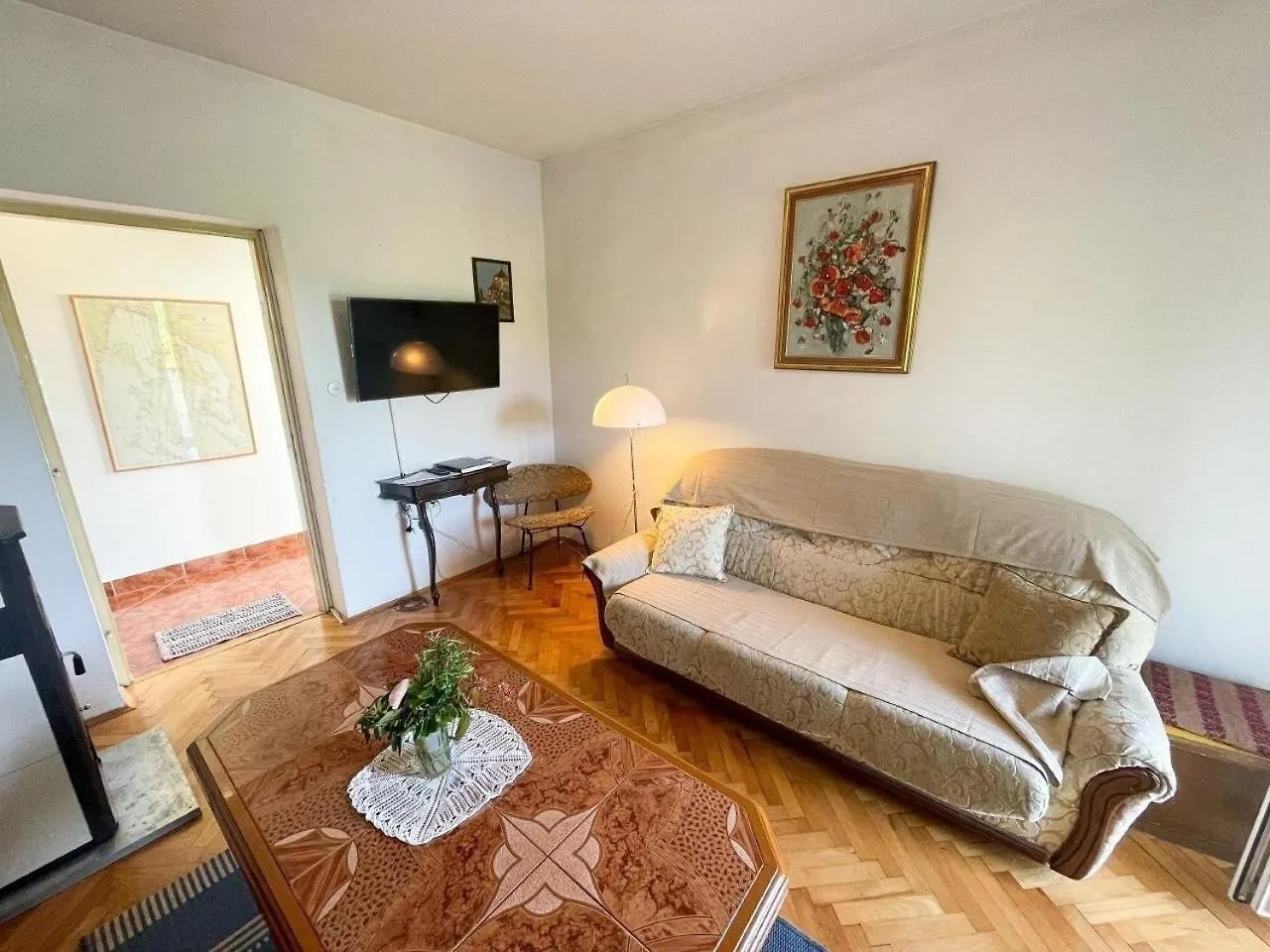 Charmante Ferienwohnung In Jadranovo Mit Grill, Garten Und Terrasse 0*,