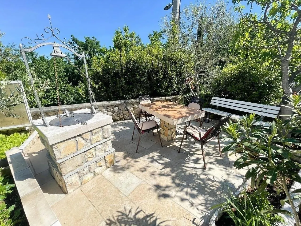 Charmante Ferienwohnung In Jadranovo Mit Grill, Garten Und Terrasse